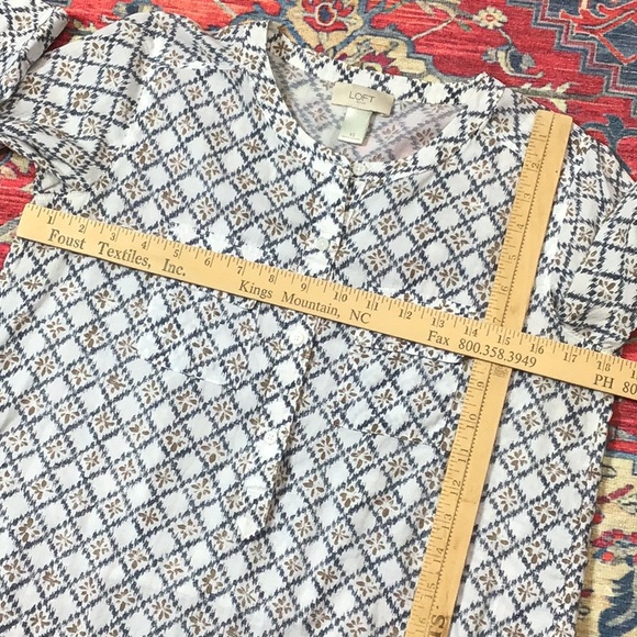 🤍 LOFT Outlet White Blue Tan Collarless 1/2 Button Front Roll Tab Long Sleeve - Picture 4 of 7